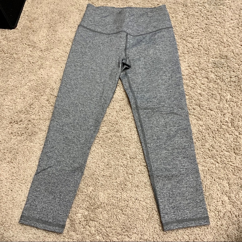 Victoria’s Secret crop leggings- size xs